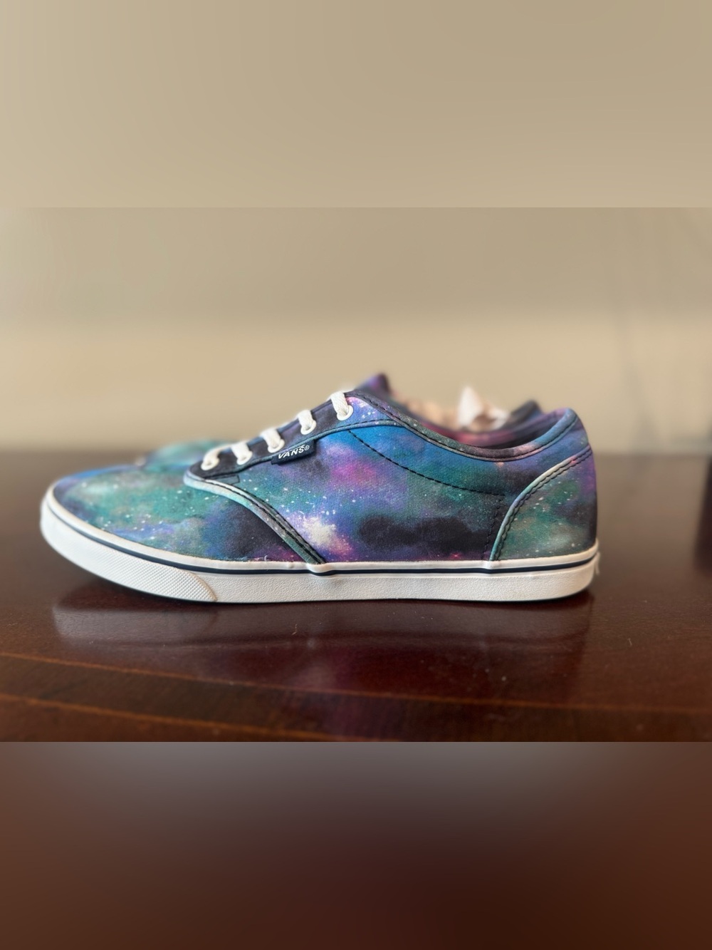 Vans Atwood Low Galaxy W 9.5
- Purple & Teal
